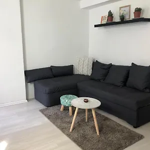 Apartment Bescheidene Untergeschoss In Guter Lage., Köln