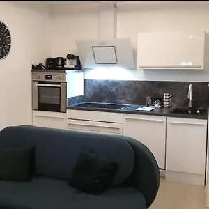 Apartment Mit Schöner, Moderner Einrichtung, Köln